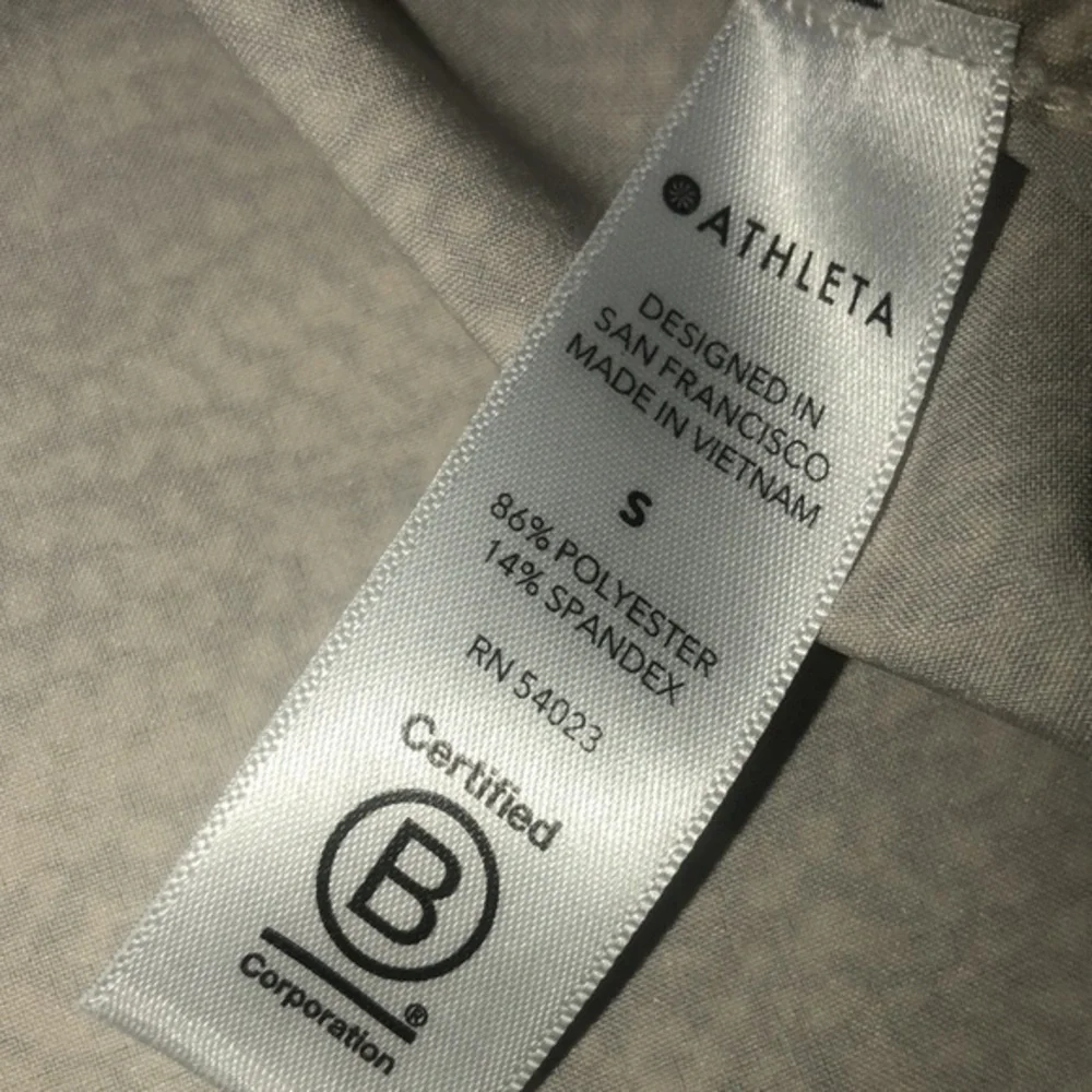 Athleta Zuma Print Top Blouse‎ V- Neck Small  Green